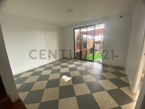 ¡amplia Casa En Arriendo 6d + 3b + Jardín + Quincho En ...