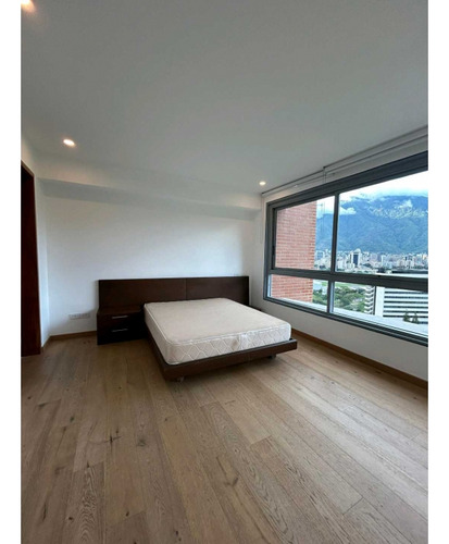 En Alquiler Lujoso Apartamento En Lomas De Las Mercedes