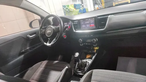 Kia Stonic Zenith Híbrido Mecánico 2022