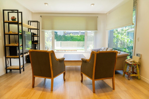 Venta De Casa 8 Ambientes En Hurlingham Con Piscina Y Quincho