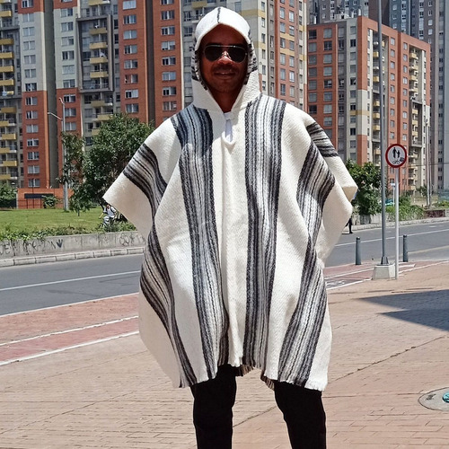 Imagen 4 de 9 de Ruana Poncho Hombre Mujer Tejida Lana Algodón Con Capota