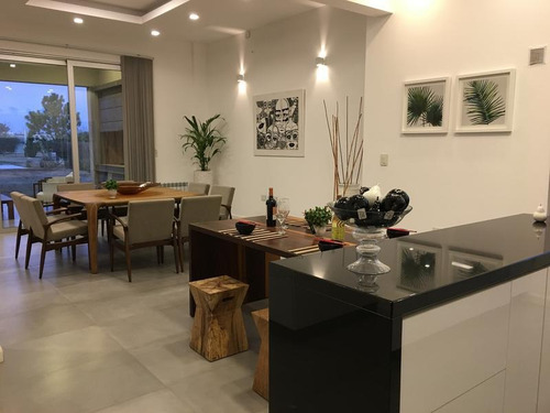Imagen 26 de 30 de Casa En Venta De Una Planta 3 Dormitorios Quincho Y Pileta Cañuelas Country Golf