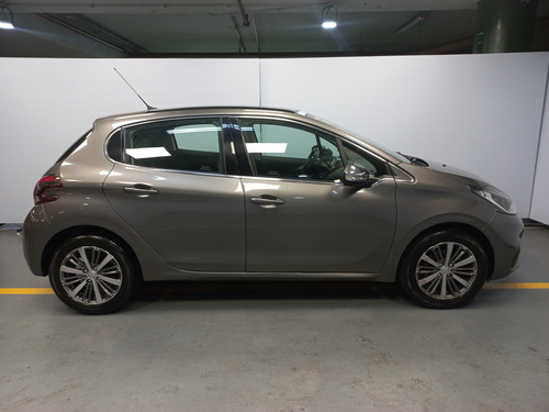 Peugeot 208 1.6 Feline