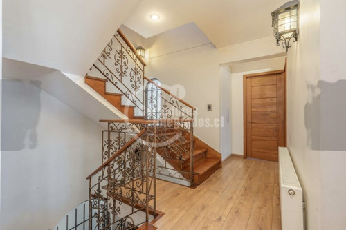 Venta Casa En Concón, 5 Dormitorios, Cercana A Colegios