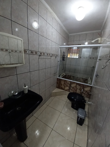 Casa 3 Dormitorios, 1 Suite, Mobiliada, 30 Metros Do Mar, Locação