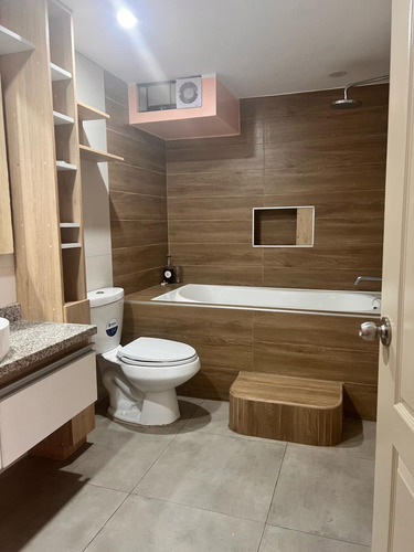 Duplex (2do Y 3er Piso) Con Ingreso Independiente Desde El 1er Piso, No Garaje Con Estacionamiento Exterior Para 1 Vehículo