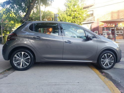 Peugeot 208 Feline