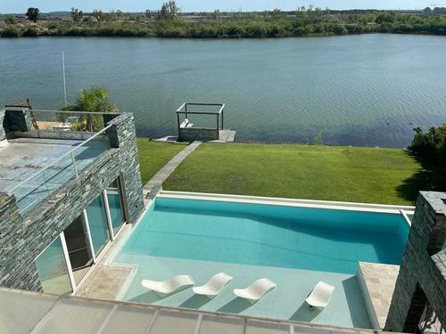 Casa Moderna Al Lago En Venta E El Golf