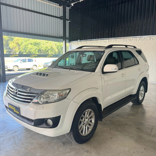 Toyota Hilux SW4 3.0 SRV 4X4 7 LUGARES 16V TURBO INTERCOOLER DIESEL 4P AUTOMÁTICO