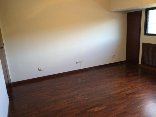 Imagen 11 de 16 de Elisa Erebrie Vende Townhouse En La Trinidad Mls #22-2540