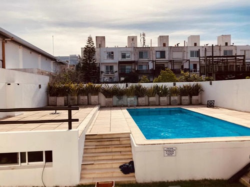 Alquiler Verano Apartamento De 3 Dormitorios + Servicio, Con Vista Al Mar.
