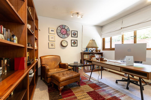 Casa En Venta De 4 Dorm. En Las Condes