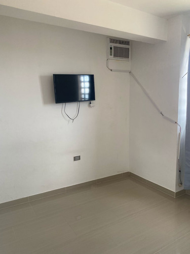 Mile/alquiler De Apto Estudio Semi Equipado Ambrosio Plaza
