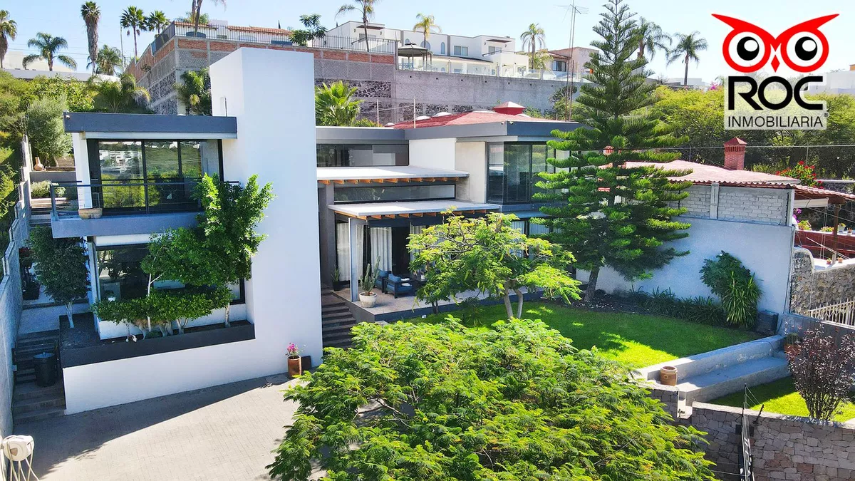 Casa En Venta Con Excelente Vista En Juriquilla, Diseño Moderno Amplio Jardin