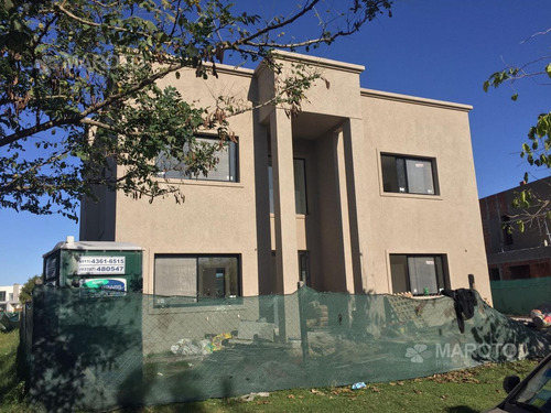 Imagen 2 de 15 de Casa En Venta En Canton Norte A Laguna- Maroto Propiedades-