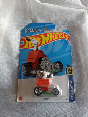 Hotwheels Snoopy Peanuts Rojo
