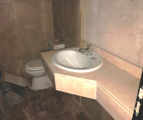 Oficina En Alquiler :: Parque Industrial Moron :: 235m2