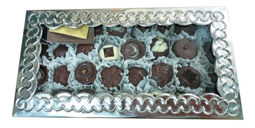Imagen 3 de 3 de Chocolates Rellenos De Sabores Oaxaqueños, Caja De Hojalata.
