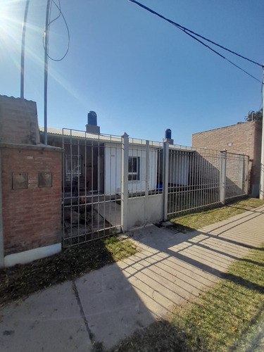 Casa De 2 Dormitorios En Venta! Zona Norte