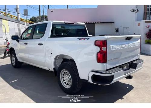 Chevrolet Silverado wt doble cabina 4.3