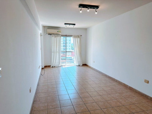 Venta Monoambiente Con Balcon Muy Luminoso Flores