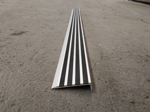 Imagen 1 de 3 de Nariz Grada Escalera Aluminio-antideslizante 7,5x120cm 23mm