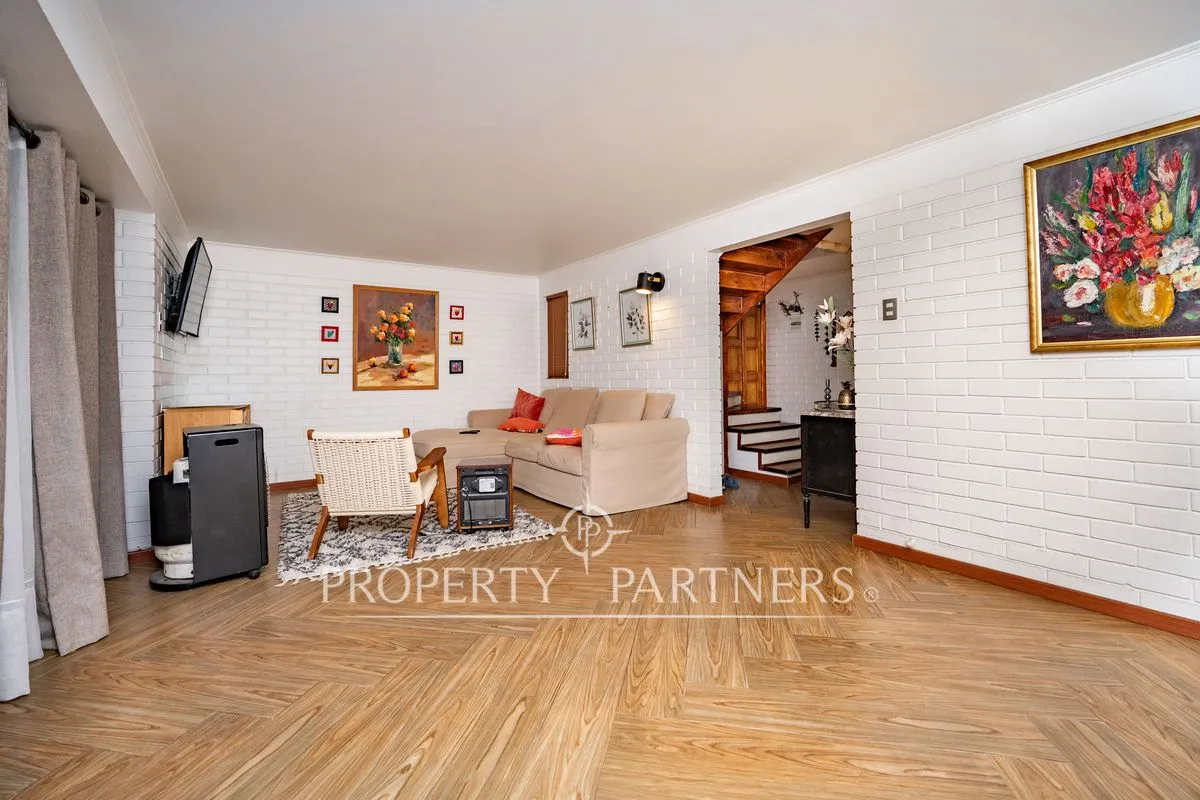 Imagen 3 de 30 de Amplia Casa Remodelada Con Quincho Y Excelentes Te...
