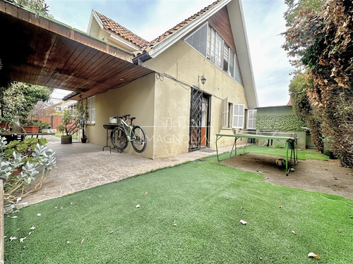 Casa En Venta De 5 Dorm. En Las Condes