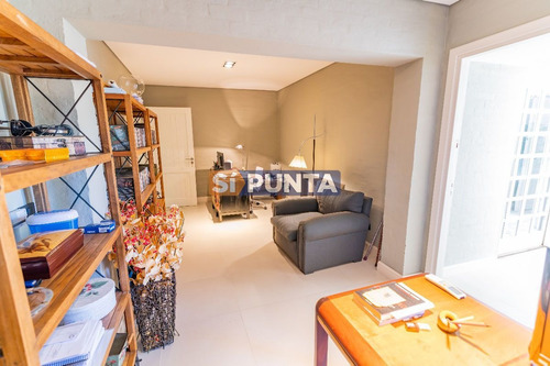 Imagen 30 de 30 de Mansión De Estilo Clásico En Venta En El Corazón De Beverly Hills.