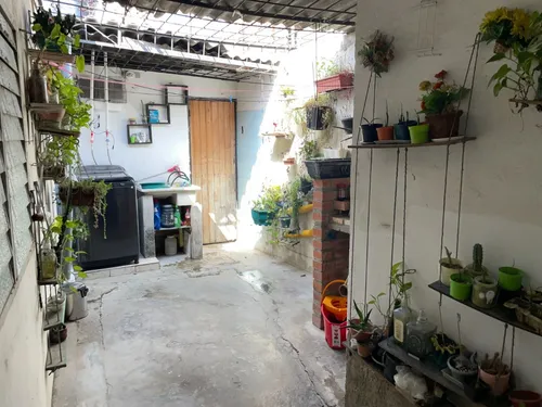 Casa Con Local Comercial