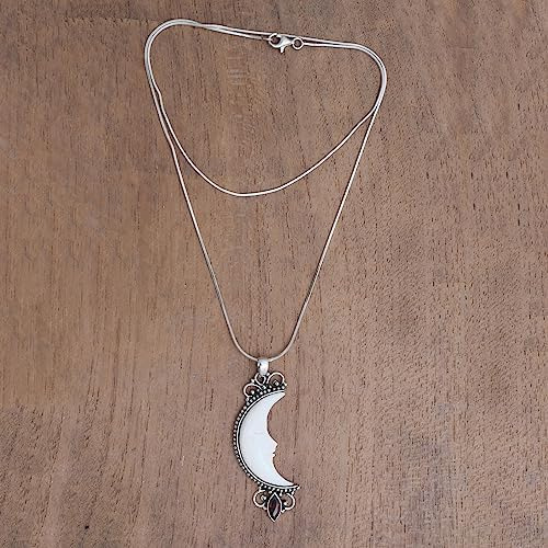 Novica Collar Con Colgante De Hueso De Granate Hecho A Mano,