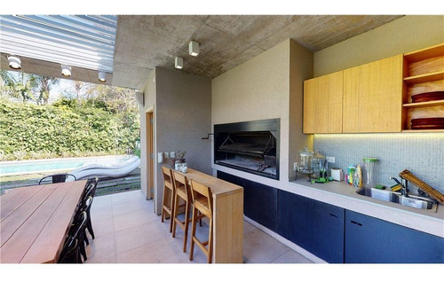 Imagen 14 de 30 de Casa En Venta En Olivos Con Pileta Y Jardin