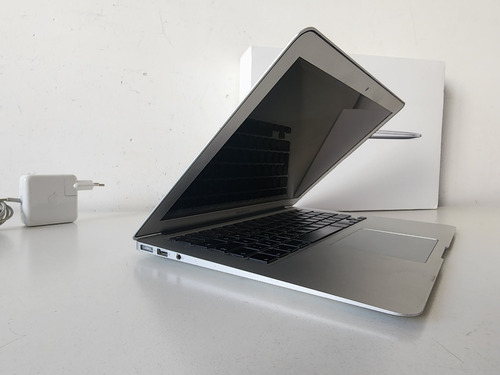 Imagen 5 de 10 de Macbook Air A1466 13.3'' I5 8gb Ram 128ssd + Cargador - Leer