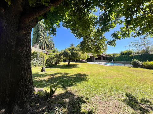 Venta Y Alquiler Casa De Tres Dormitorios, Parque Con Pileta Y Quincho. Fisherton, Rosario