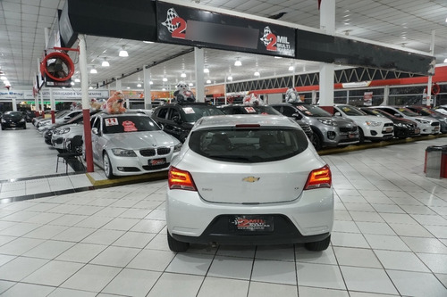 Imagem 6 de 15 de Chevrolet Onix 2019 1.0 Lt 5p