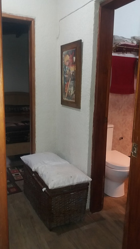 Atención Inversionistas!!! 2 Apartamentos En Un Mismo Padron, 1, De 2 Dormitorios, Li./com, Coc. C/oficce Y Baño. Otro; Liv/com, 1 Dorm, Kitchenette, Baño Y Lindo Patio!!! Documentacion En Regla
