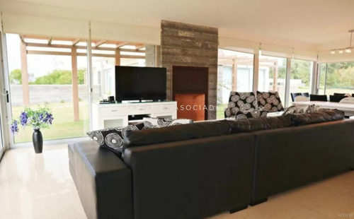 Casa En Venta De 3 Dormitorios En Silente, Punta Del Este