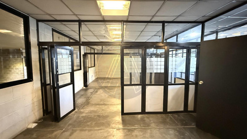 Galpón Con Oficinas 1900m2 En Alquiler - Barracas