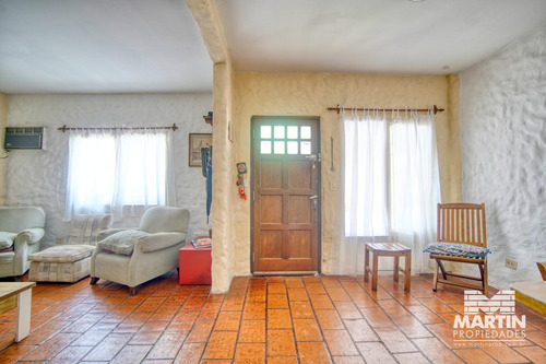 Casa 5 Ambientes, Suite, Playroom, Cochera X 2, Jardín Y Patio.