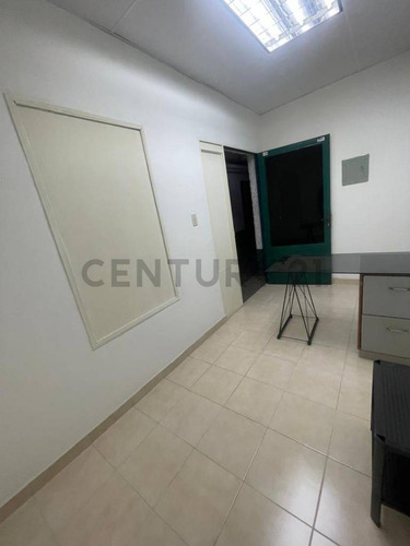 Local De 8,96 Mts2 En Venta En El Cc El Refugio