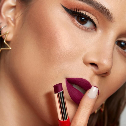 Labial En Barra Hidratante Iconic Colorfix 24h Ésika Rosa Guerrera