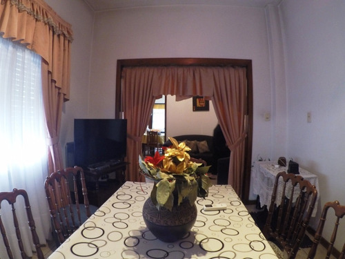 Imagen 4 de 14 de Casa Multifamiliar C/parque. Venta
