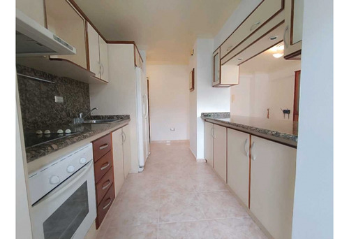 Apartamento En Alquiler Urb Trigaleña Pe-9207744