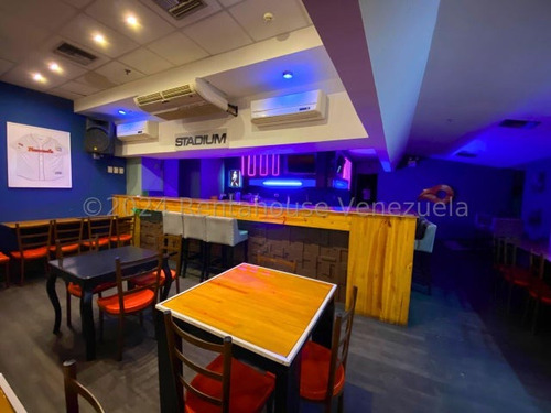 María Valera Te Ofrece A Ti, Inversionista, Gran Oportunidad Venta De Negocio En El Este De Barquisimeto. Alto Tráfico Vehicular Y Peatonal, Amplio Salón Comedor, Estilo Moderno, Ideal Para Disfrutar.