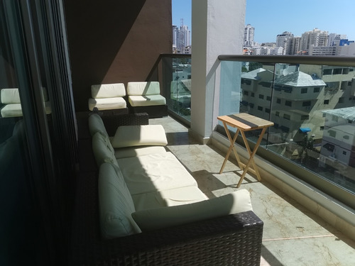 Imagen 9 de 14 de Amplio Balcón Con Vista Al Mar Y Ala Ciudad