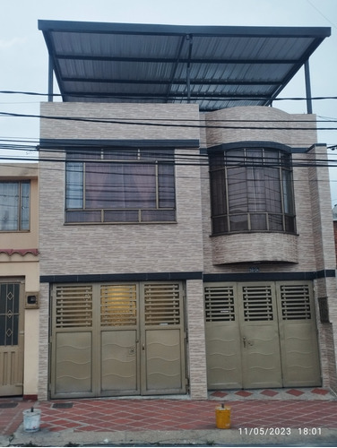 Casa De 2 Pisos Más Cubierta ,con Apartamento Independiente 