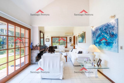 Espectacular Casa De Seis Dormitorios Y Servicio En Venta En Luganoespectacular Casa De Seis Dormitorios Y Servicio En Venta En Lugano