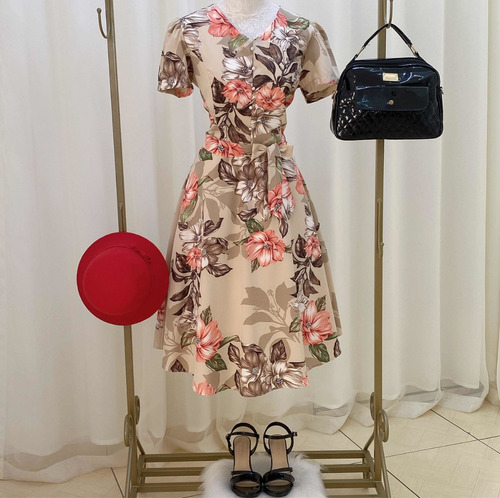 Imagem 2 de 8 de Vestido Rodado Gode Midi Bege Floral