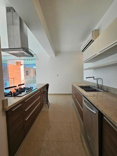 Inzitu Realtors Vende Apartamento En Venta En El Parral, Valencia Cm