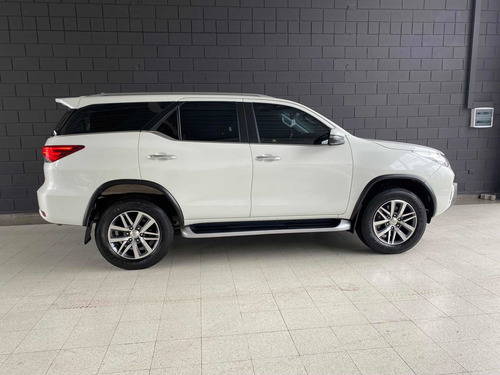 Imagen 5 de 10 de Toyota Sw4 2019 2.8 Srx 177cv 4x4 7as At